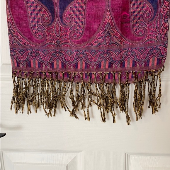 Fun pattern shawl/scarf - Picture 2 of 3